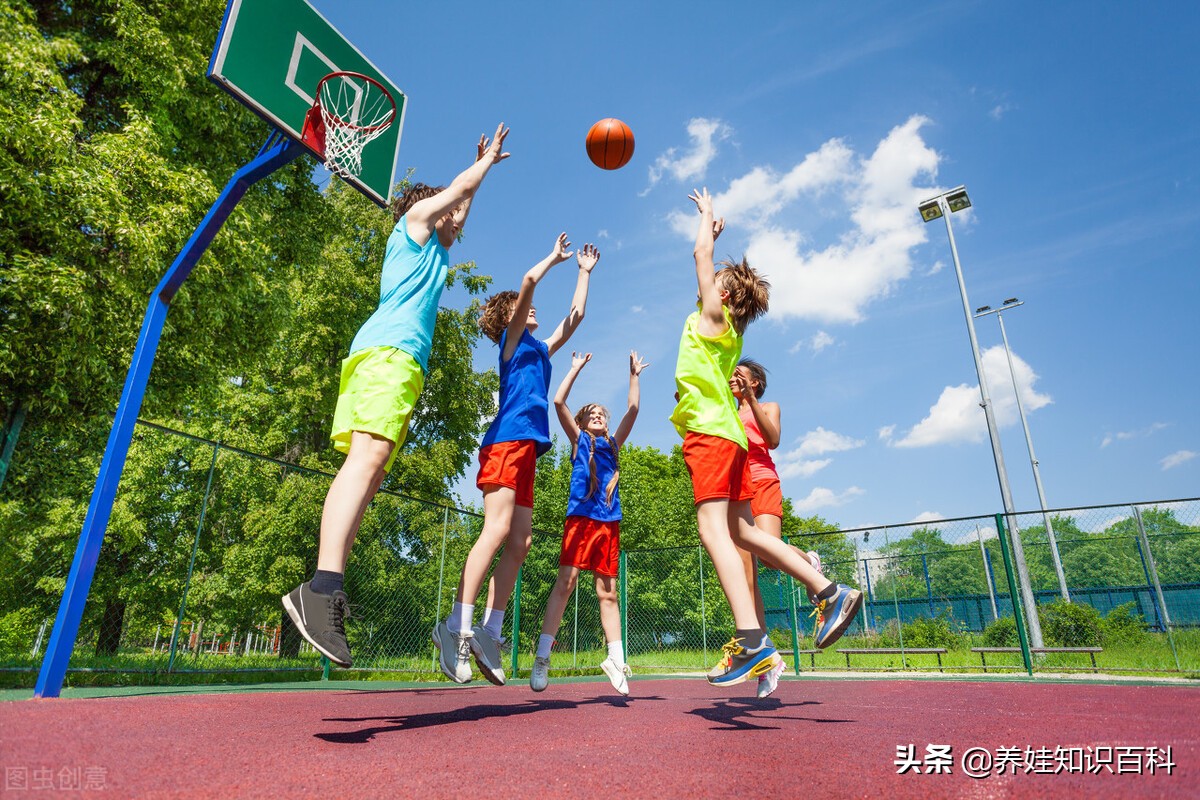 小孩学打篮球的好处有哪些(少儿打篮球有什么好处？让孩子打篮球的话，长期坚持，好处多多哦)