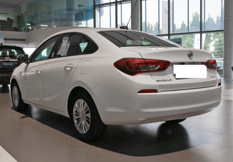 别克凯越：从8.39万降至5.45万起，百公里油耗4.7L