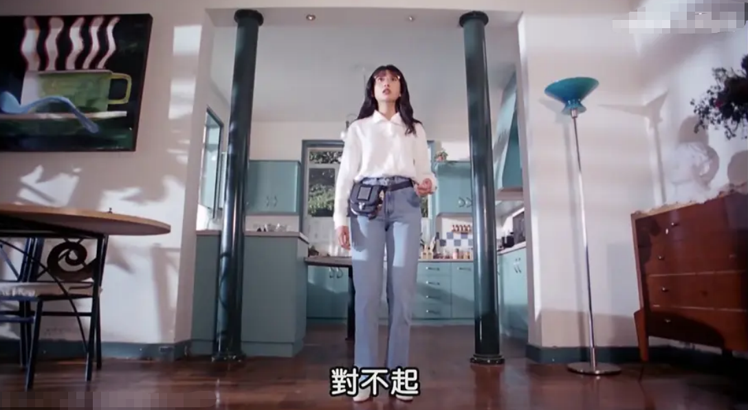 《超级学校霸王》现在看也不过时，邱淑贞“春丽”造型，印象深刻