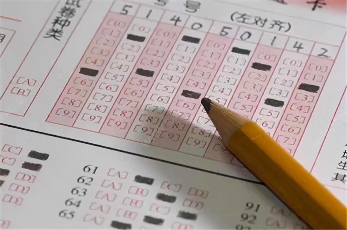 高考阅卷人总结，“高颜值答题卡”易得高分，最怕遇到“冷宫”类