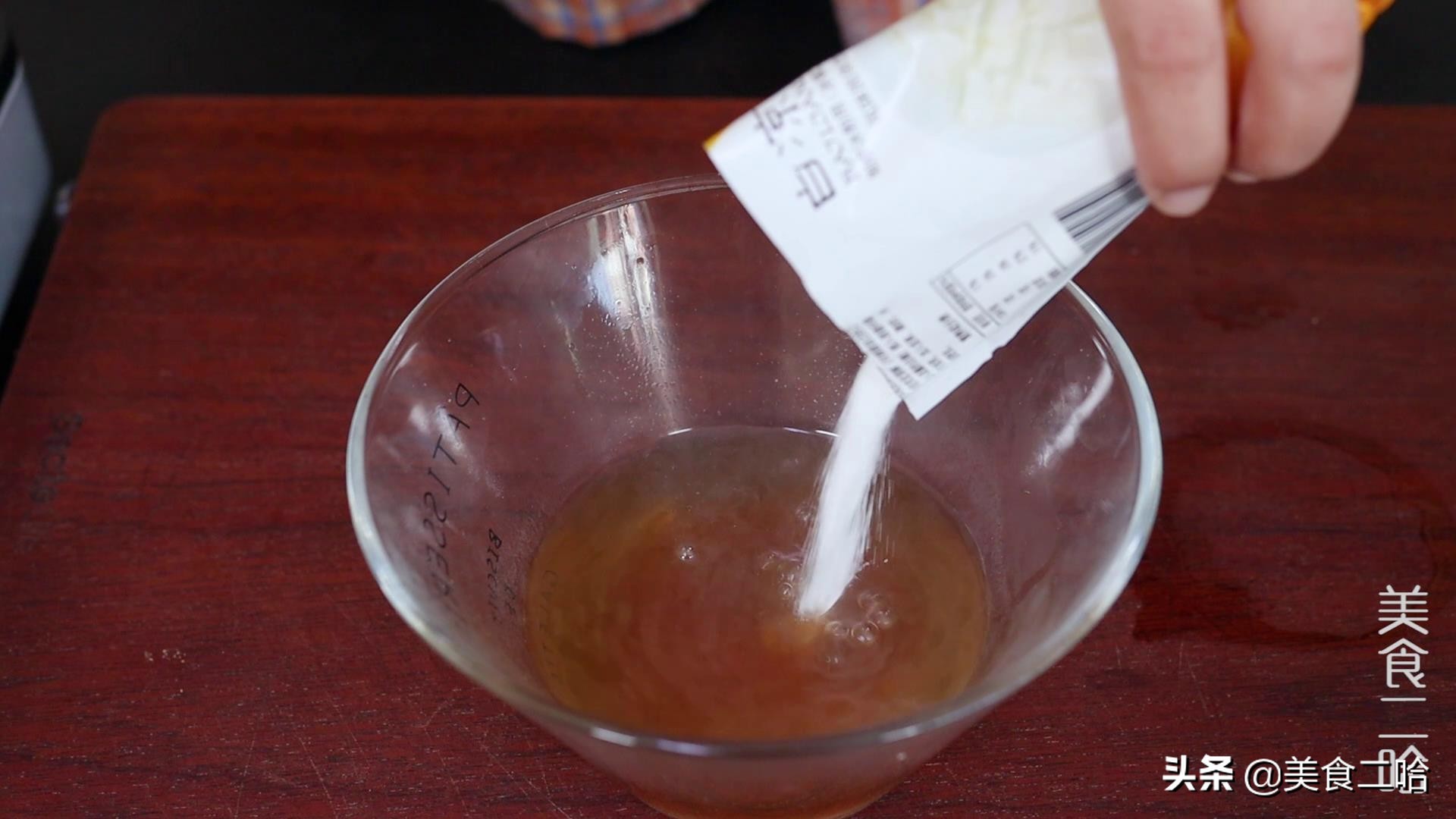 小孩爱喝奶茶？教你自制茶冻，清热解火，比烧仙草好吃又Q弹