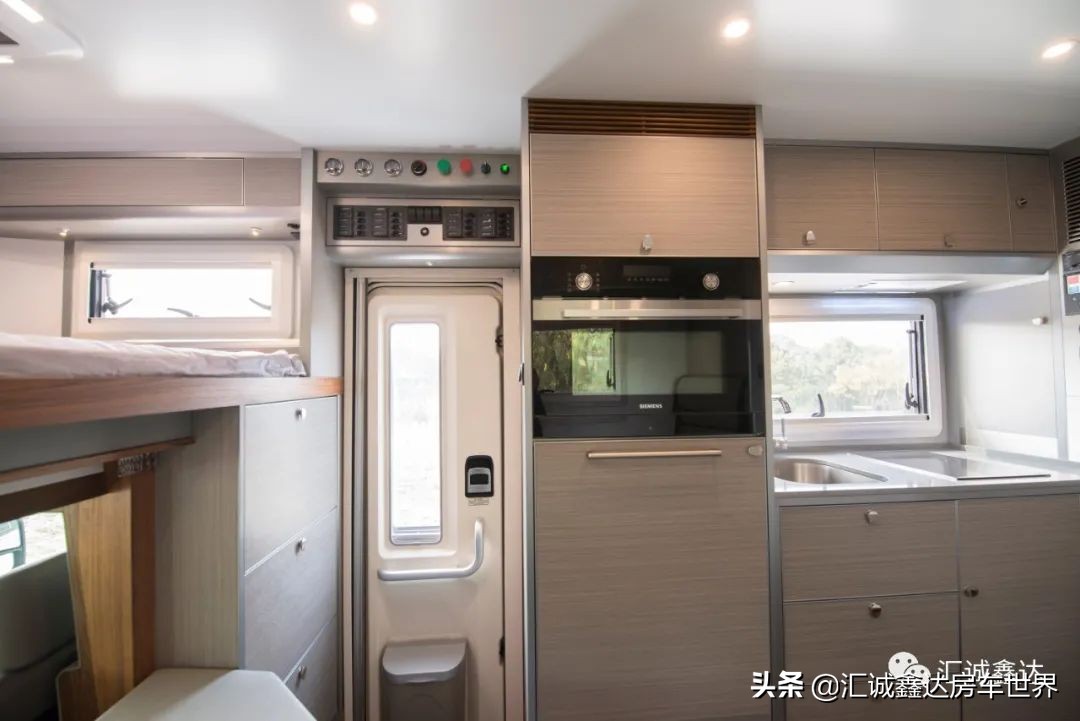阿莫迪罗皮卡越野房车！7.3LV8发动机，4驱+2把锁！满水电住4人
