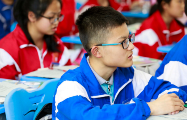 高考前后“饮食”的对比，待遇差距巨大，网友表示太真实了