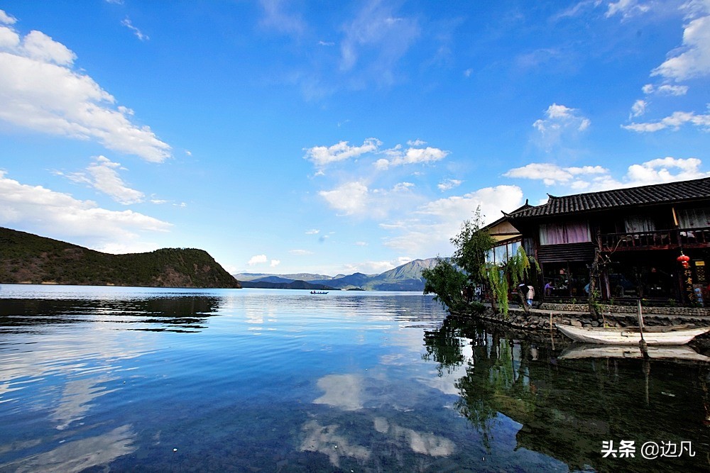 里格半岛，犹如一颗璀璨明珠镶嵌在泸沽湖上