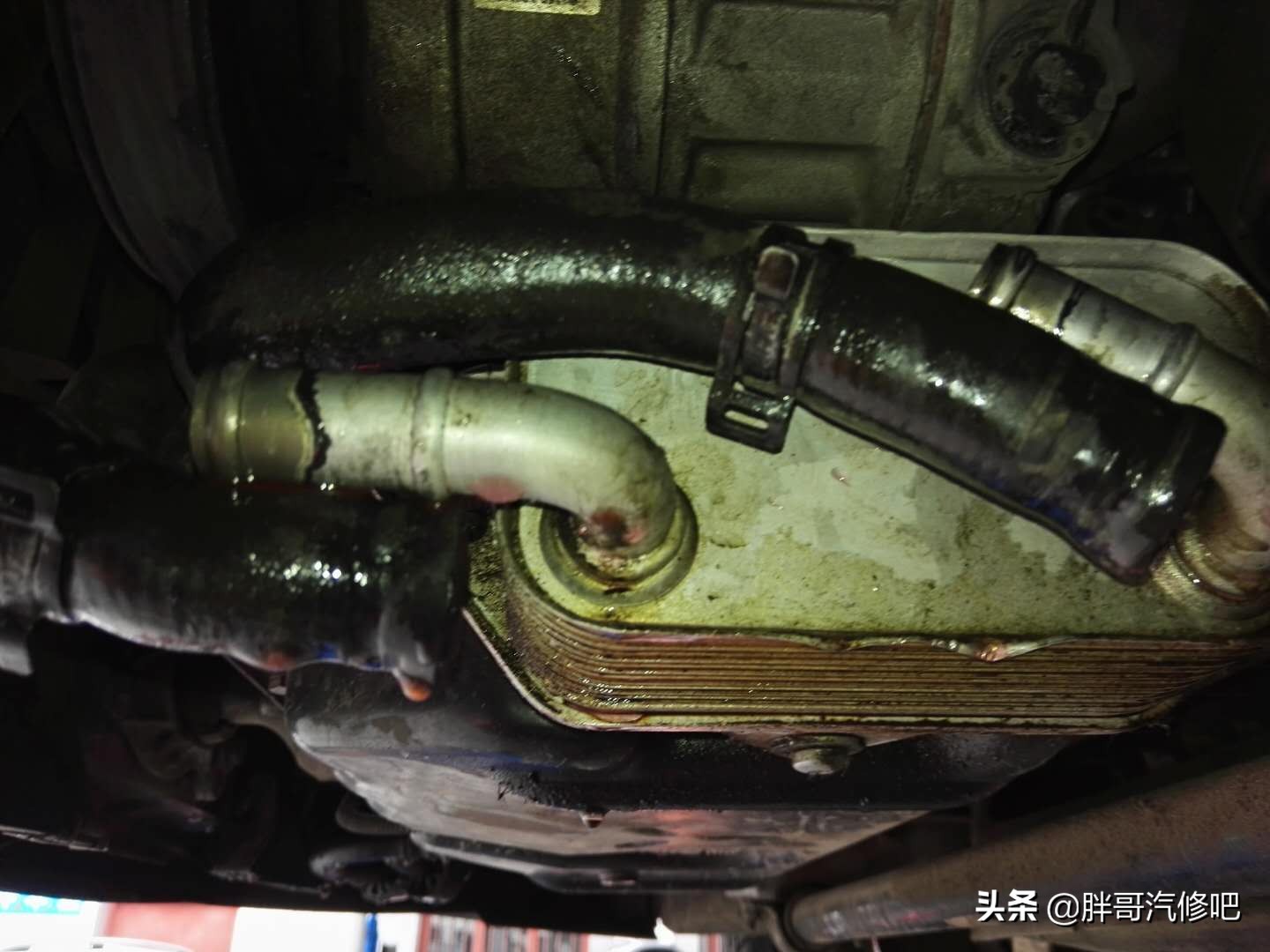 12年车龄23万公里奥迪A6L，2.4V6发动机全方位漏油维修