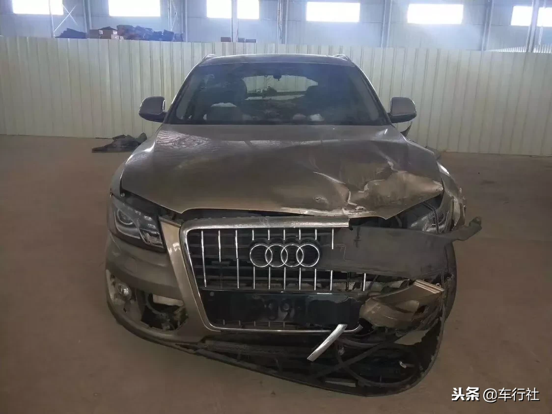 奥迪Q5拆解视频：原厂配件价格昂贵吗？详细解析维修成本