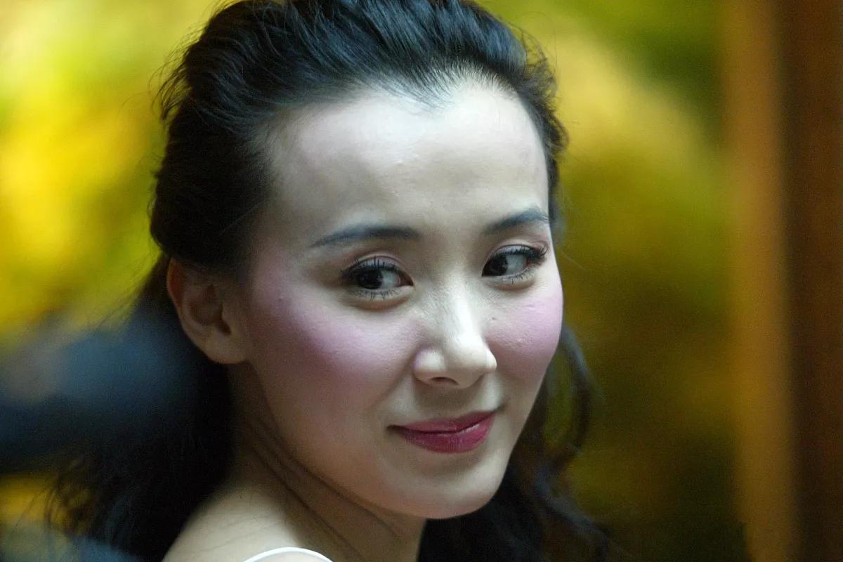 萧美人的放荡情史,五十三岁孤身一人,却活出了多少人羡慕的样子