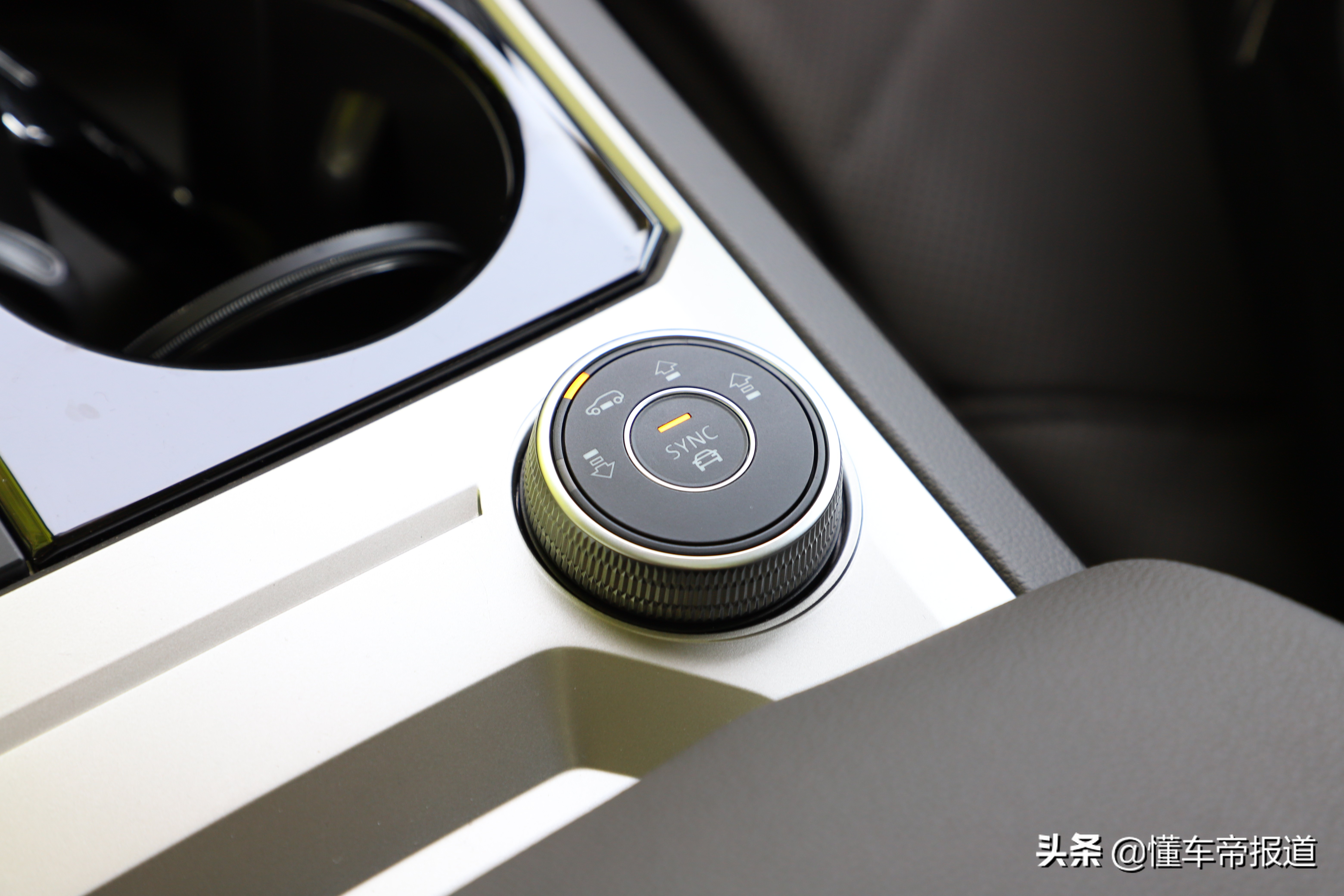 新车｜用黑化补足气场，试驾大众途锐3.0 TSI锐享版曜黑运动套装