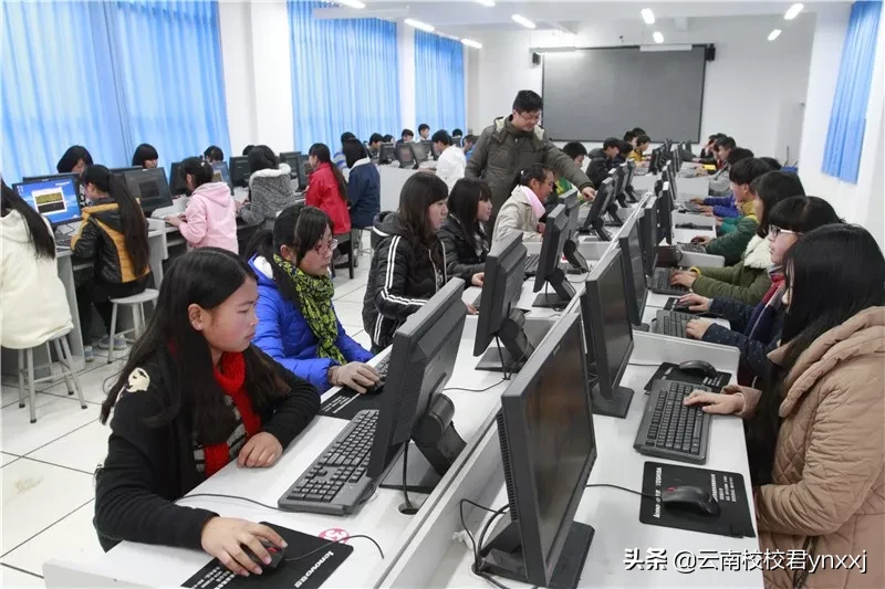 曲靖财经学校有哪些热门专业？