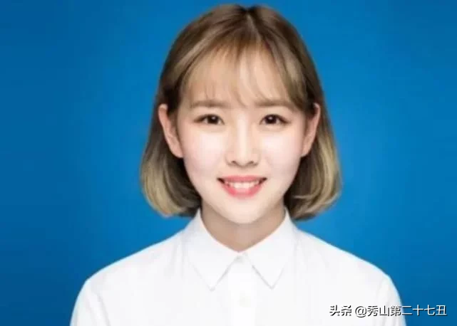 女生拍证件照时，记住这4个“小心机”，轻松拍出“女神照”呦！