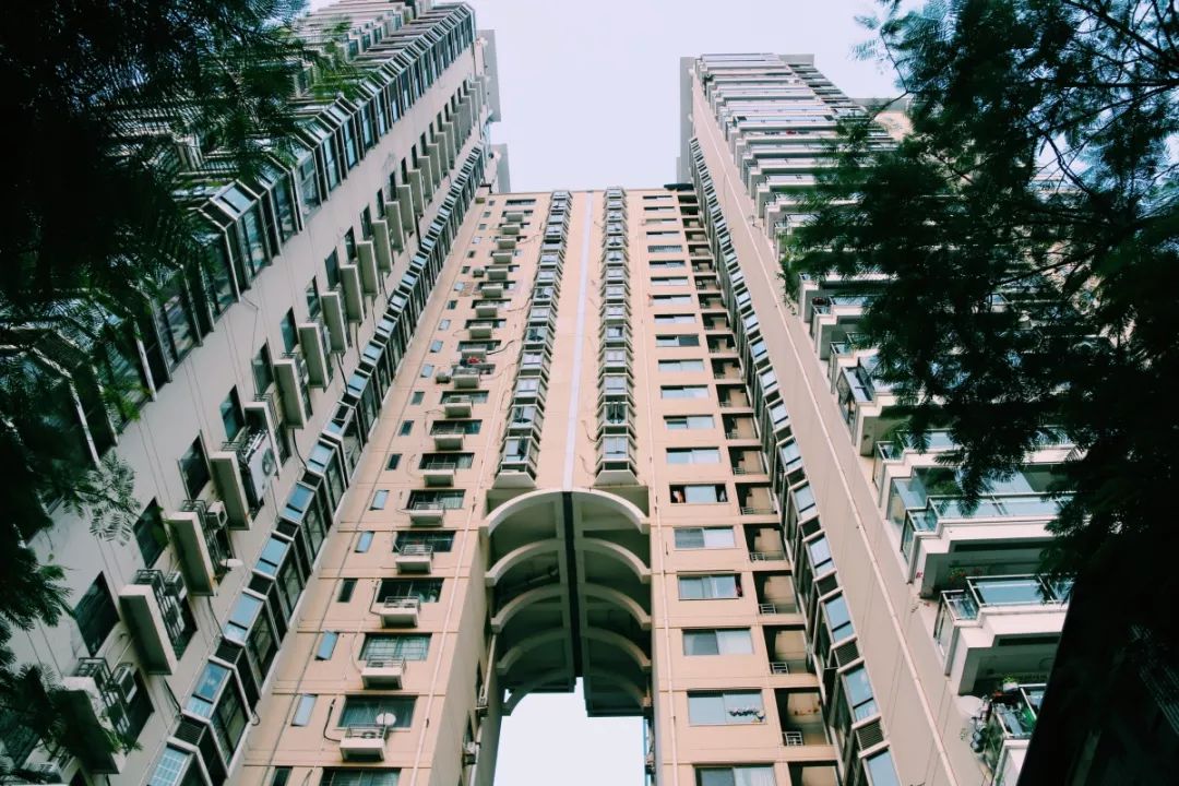 老破小一平10万+！我们走遍厦门18所名校，为你曝光最贵学区房！