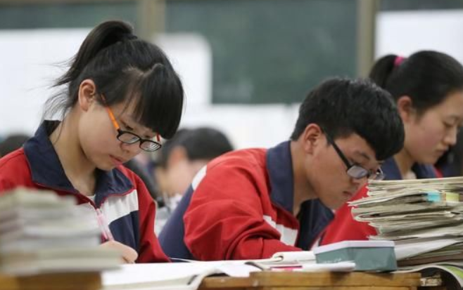 天津教育发布通知，2022高考“升学捷径”被堵死，本地生却很开心