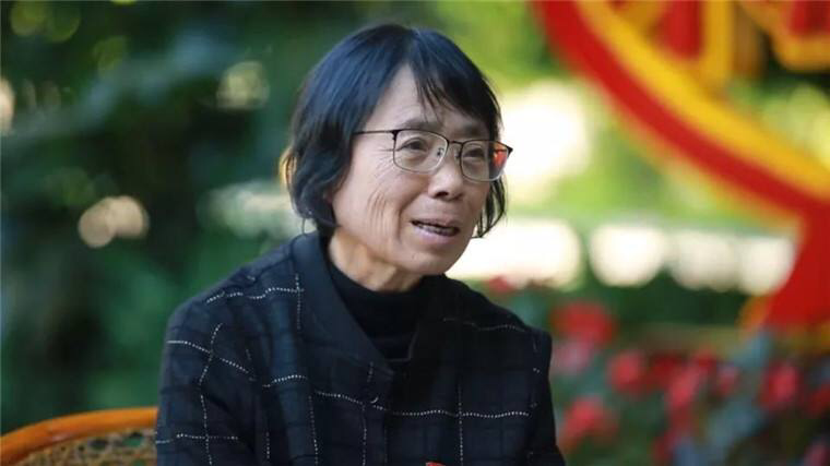 最后一课原型：一条破裤换来所学校，她让1800名女孩走出大山