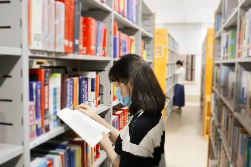 重庆最美图书馆：超6万平米，亮相人民日报，获国家建筑最高奖