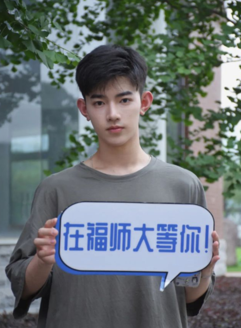 福师大招生简章走红，长相神似陈飞宇，让人看了忍不住尖叫