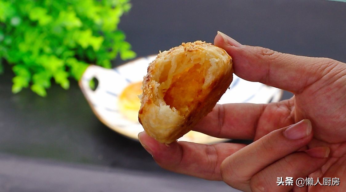 天气越冷，红薯越来越甜，遇到酥皮红薯饼别手软，3张手抓饼搞定