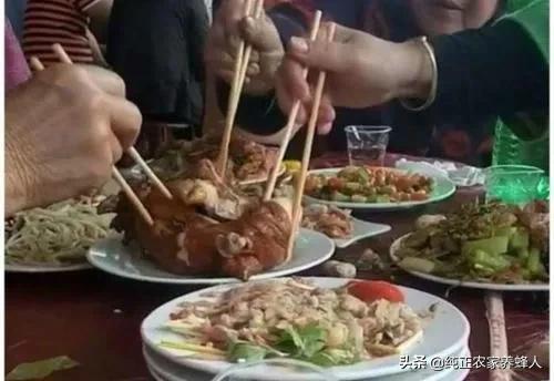 在农村吃宴席你地是谁坐上座，是舅舅还是老丈人坐上座？