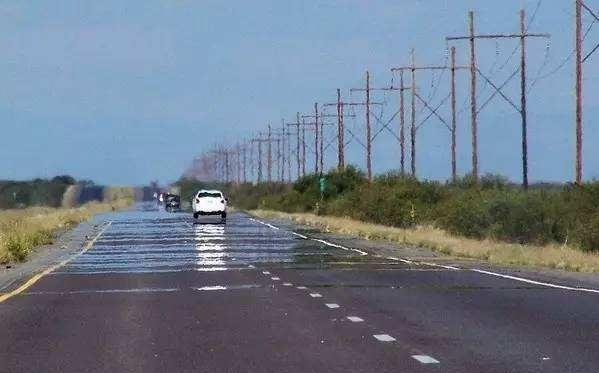 生活中的全反射现象如夏季路面,我们会看到远处的柏油马路上面"有水"