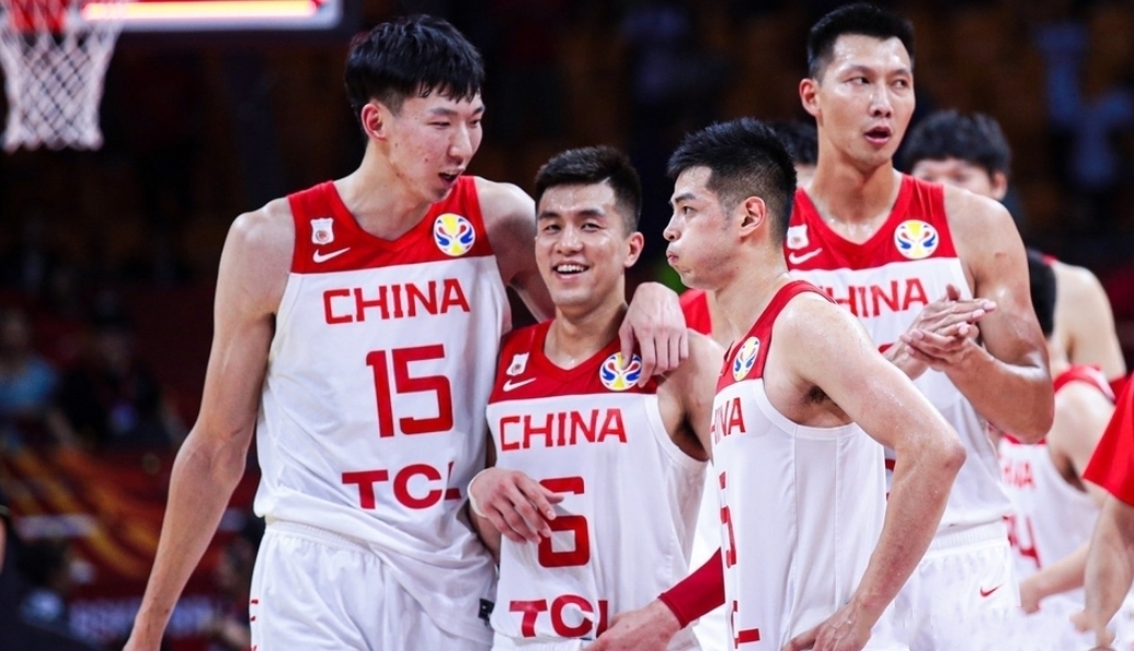 nba有哪些中国运动员(中国男篮“英雄”榜：总共65人，现役13人，易建联场均篮板超姚明)