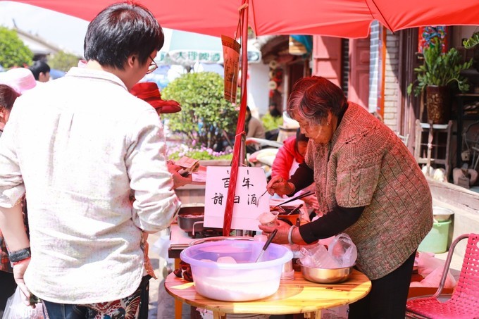 下关风吹上关花，洱海月印苍山雪——从洱海边醒来