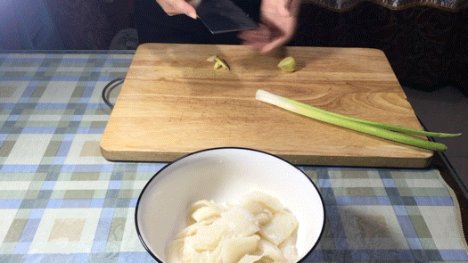 鲽鱼是什么鱼（大厨教你煎鲽鱼的妙招软嫩鲜香）