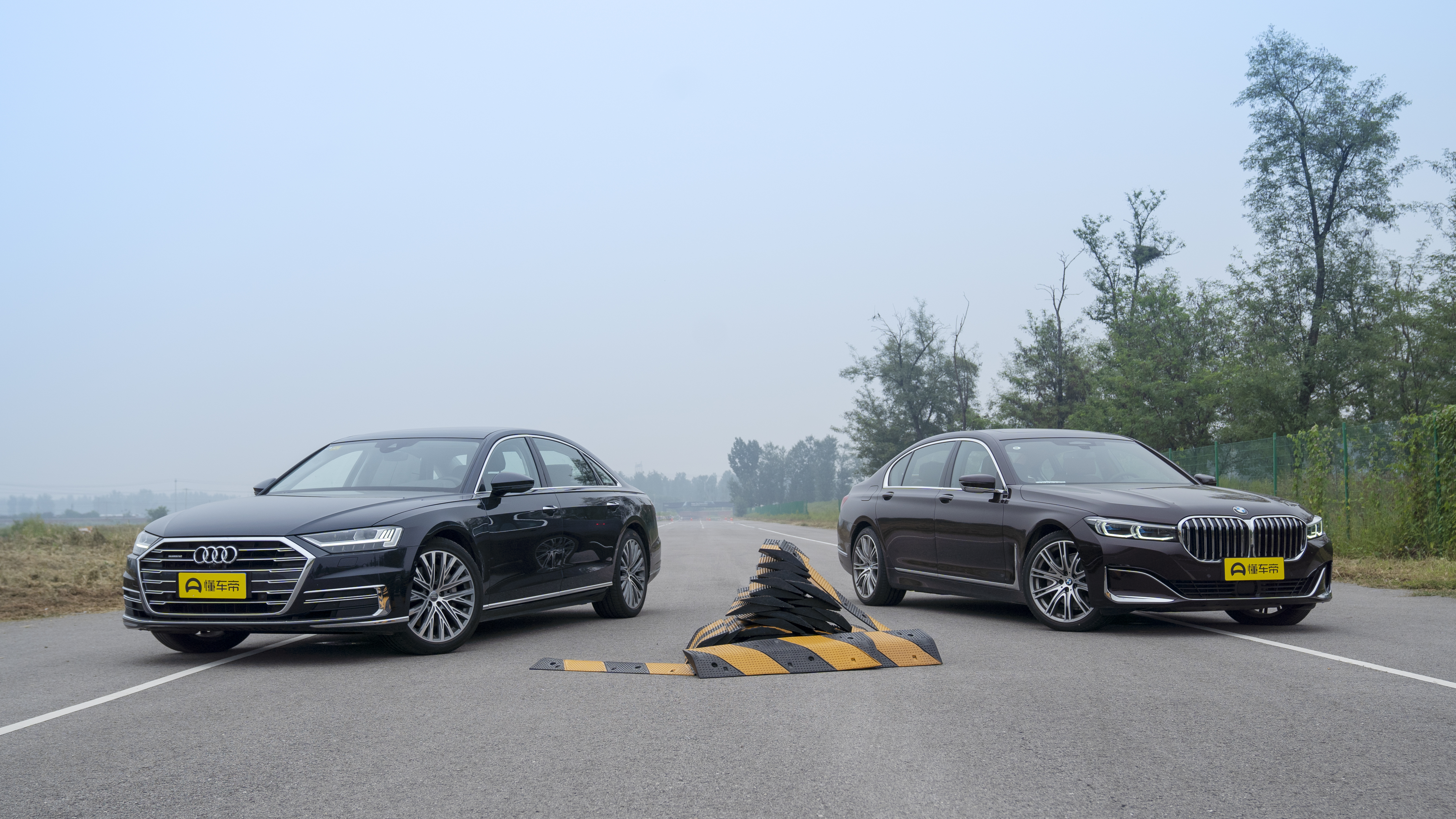 深度评测奥迪a8l与宝马7系:都是百万级豪车,究竟谁更胜一筹?