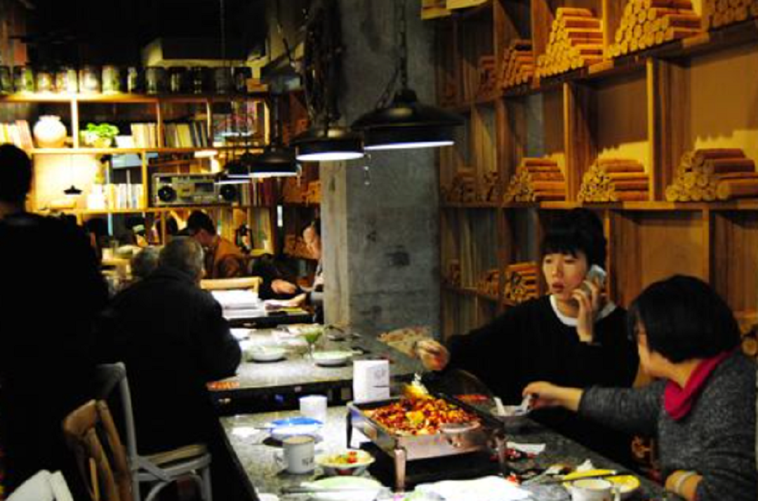 重庆师傅开川菜馆，利用一招“诡计”，1年卖出麻辣鱼120万，真牛