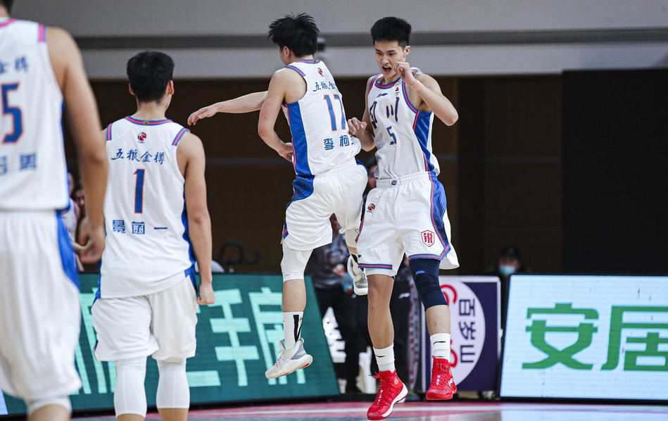 nbl和cba比赛哪个水平高(场均60分？NBL与CBA不是一个等级，史密斯算不上顶级外援)