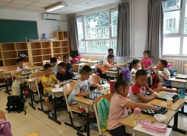 培训行业受挫，新东方在“公海”公然开办22万集训营？俞敏洪怒了