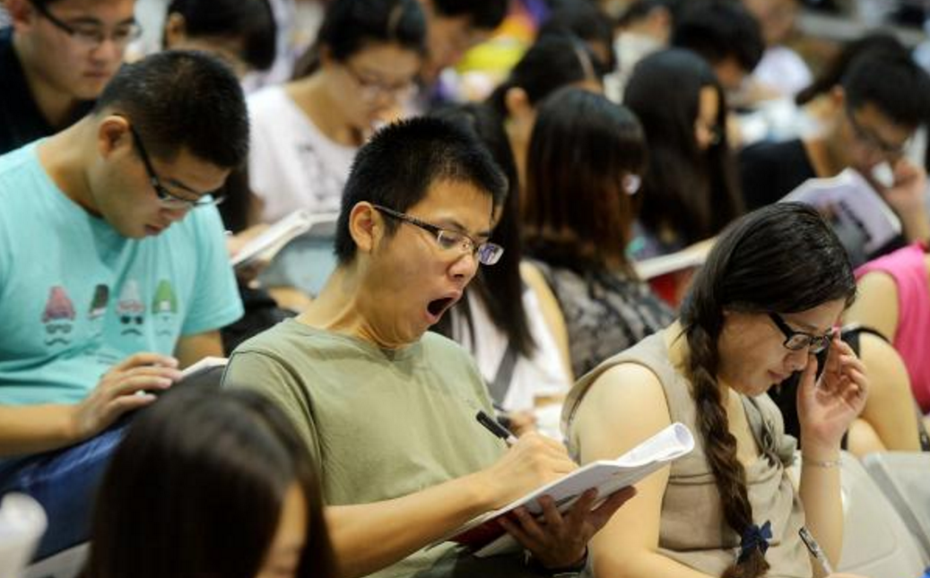 大学被记过，公务员“政审”能通过吗？这3个单位笔试第一也难过