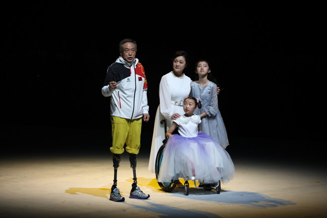 ȫ����ʮһ����˻��ߵڰ˽��ذ»ῪĻʽ����չ�ݲ��