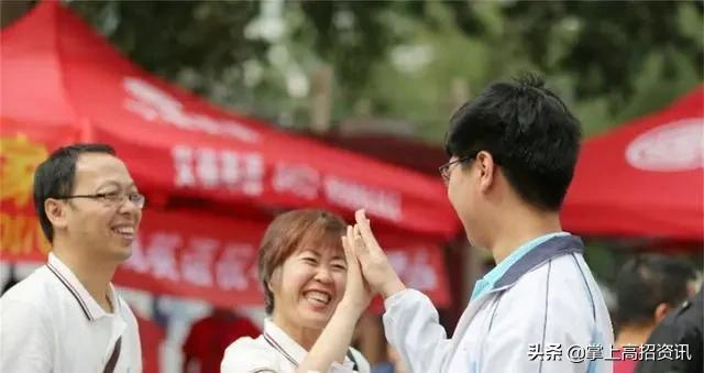 21年高考提前批分数线出炉，家长怒了，低分高录对优等生不公平