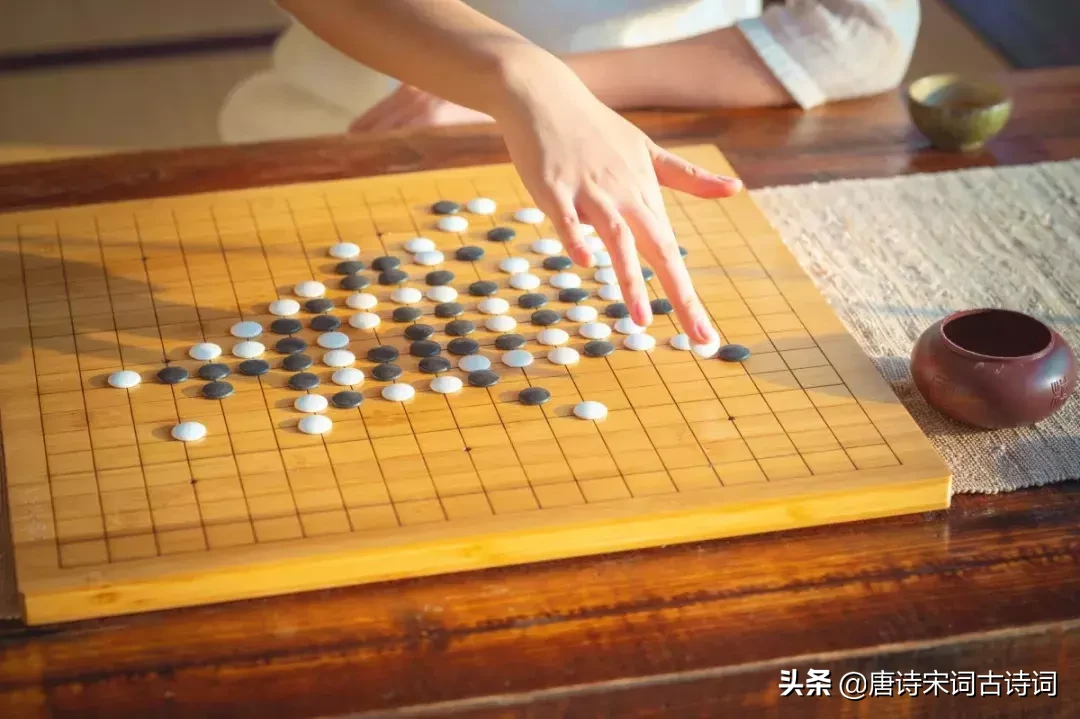 人生如棋，落子无悔，一白一黑，局里局外，皆是人生