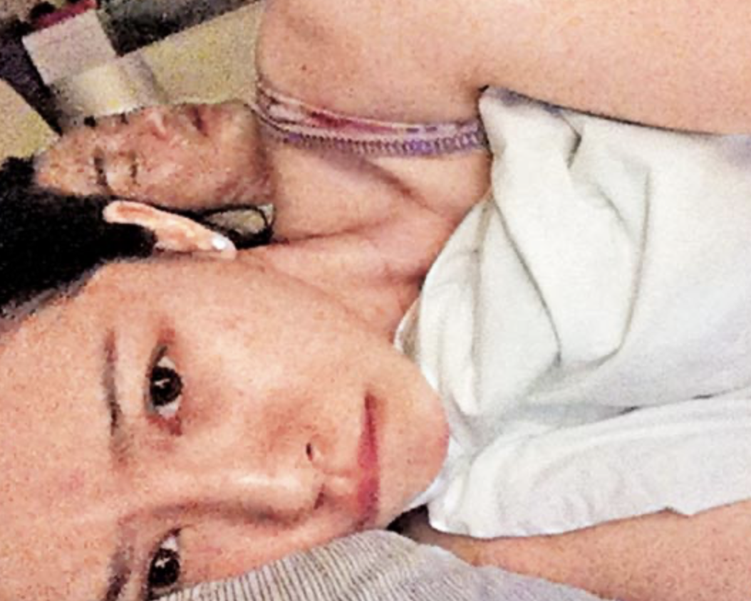 潘霜霜之于林峰,或许是他感情生活中的一大污点,当年两人的床照事件