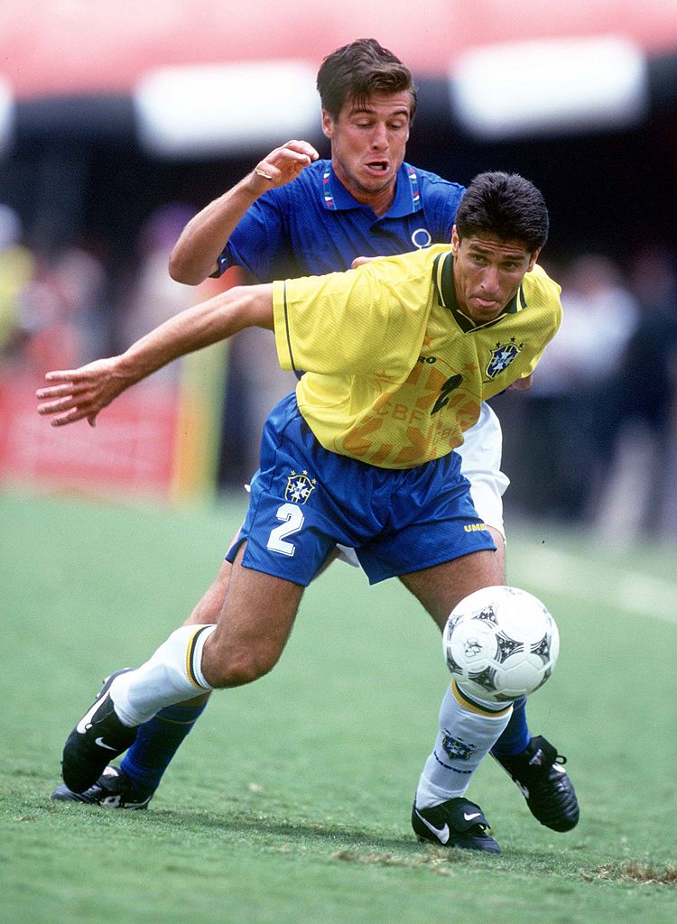 后卫阿尔代尔,罗马巴西门神塔法雷尔,雷吉亚纳主帅佩雷拉功不可没1994