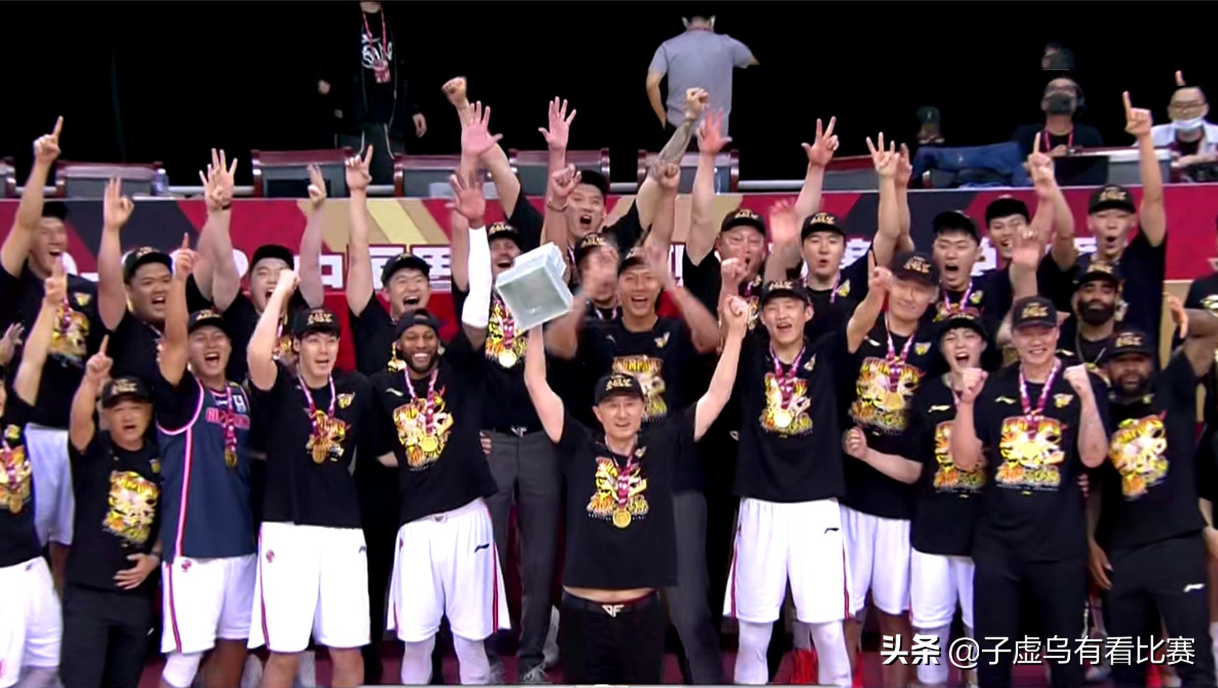 cba為什么比賽場數不一樣</h2>

<p>　　CBA聯賽常規賽可能縮減，季后賽的“單敗淘汰制”作古。</p>

<p>　　據稱，CBA聯賽已經將新賽季相關報告提交體育總局，新賽季常規賽可能縮水，恢復到兩年前的38輪，而季后賽將恢復成系列賽。</p>

<p>　　CBA常規賽從38輪到46輪、到56輪，再從56輪回歸到38輪，看似瞎折騰，其實意義完全不同。常規賽擴容的初衷是增加比賽場次，讓更多的隊員多一些比賽機會，這個措施是值得肯定的。</p>

<p>　　<img alt=