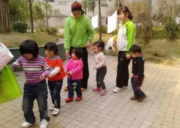 当幼儿园老师能有多辛苦？入职前后对比照火了，幼师直呼太扎心了