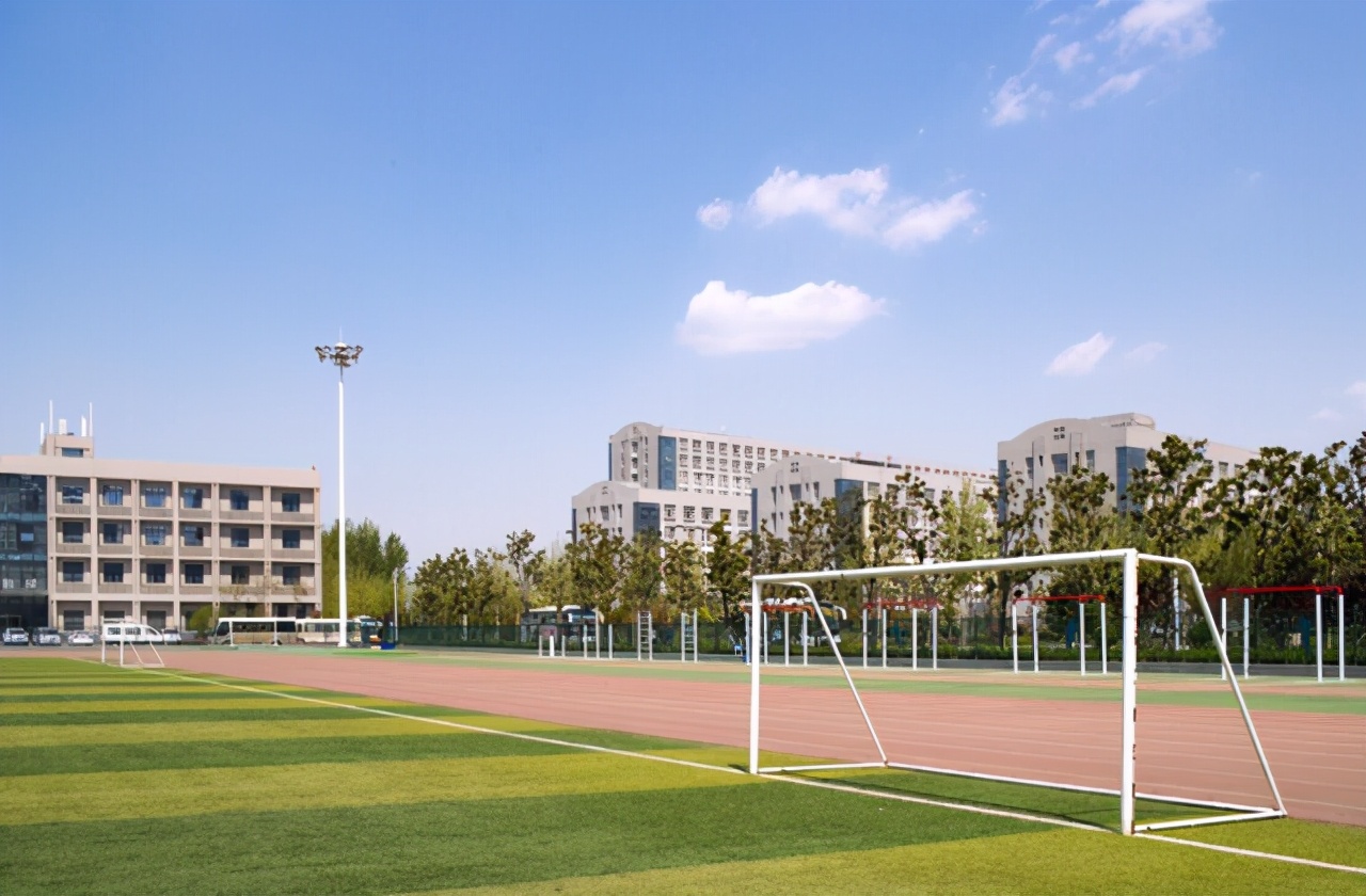 河南这所二本大学，录取分低，背景却十分强大！毕业就进银行上班