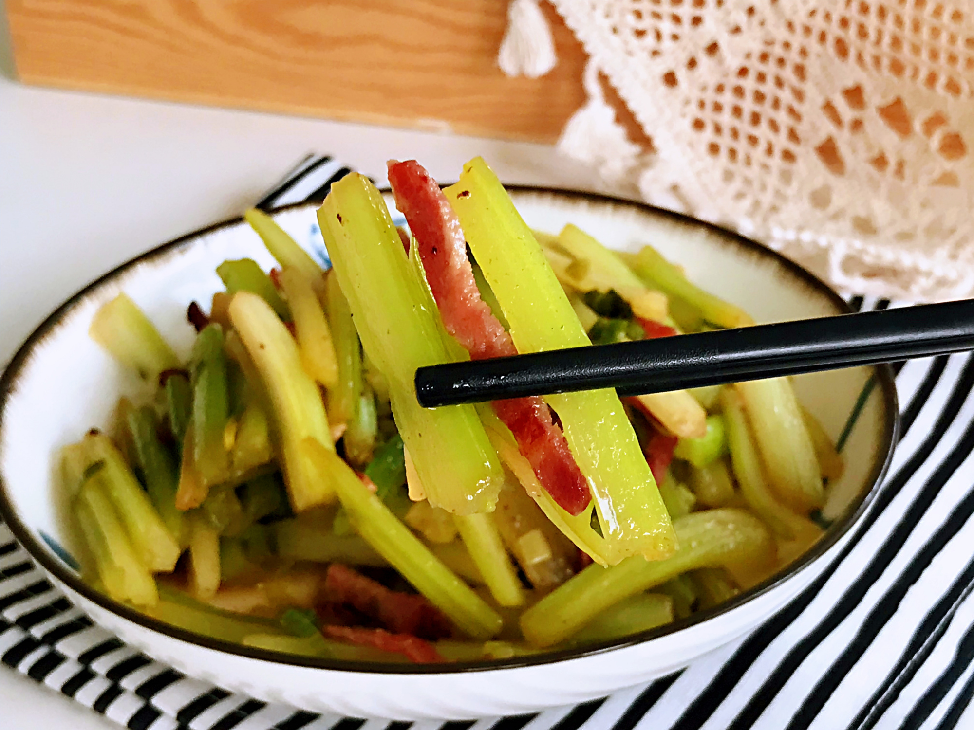 图片[13]-【开胃芹菜】做法步骤图 鲜嫩又低脂 人人吃得起-起舞食谱网