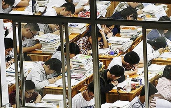 高考工厂遭遇滑铁卢，1万考生里只有1人考上清华，毛坦厂咋了？