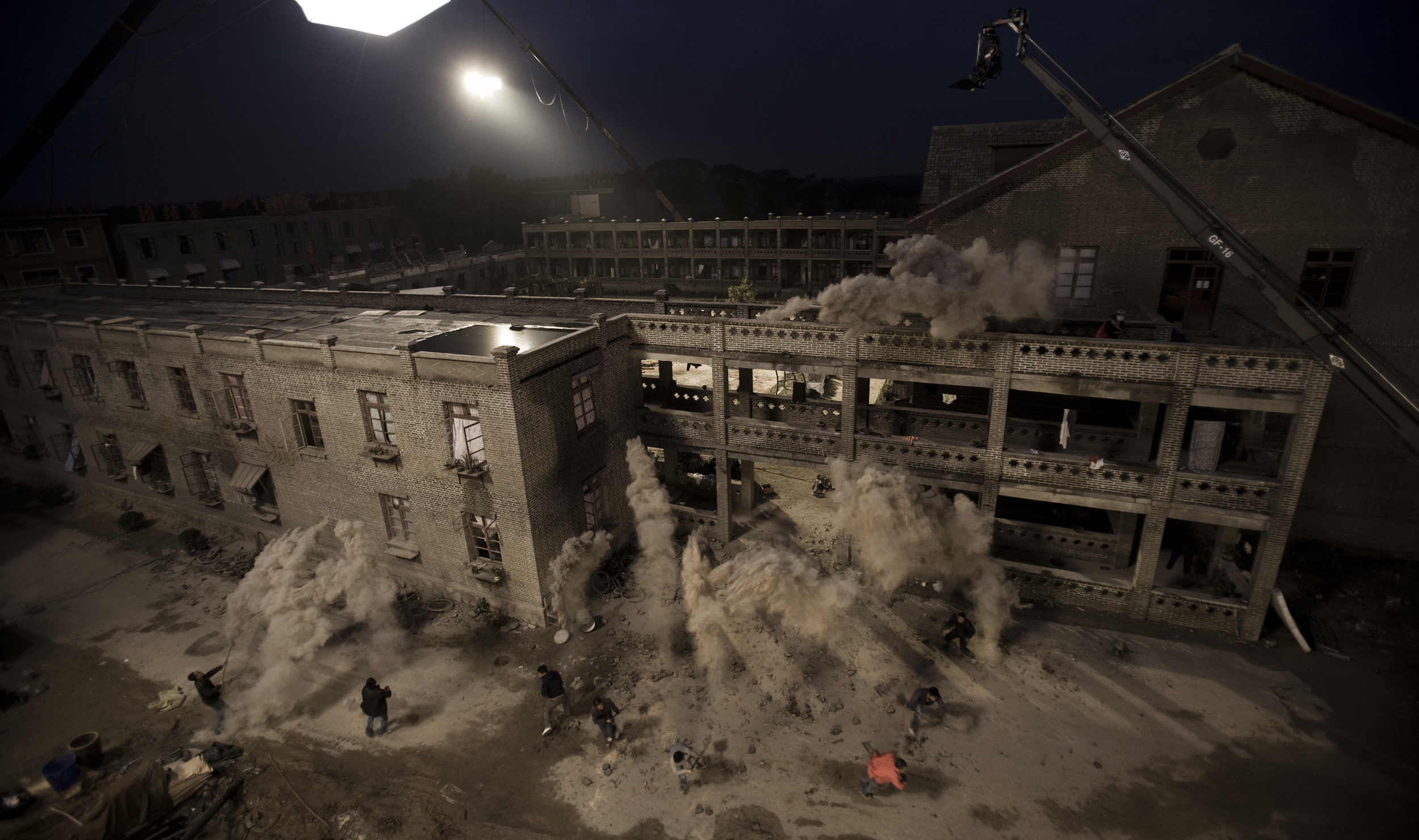 中国式"灾难片"的开端,电影《唐山大地震》的幕后故事