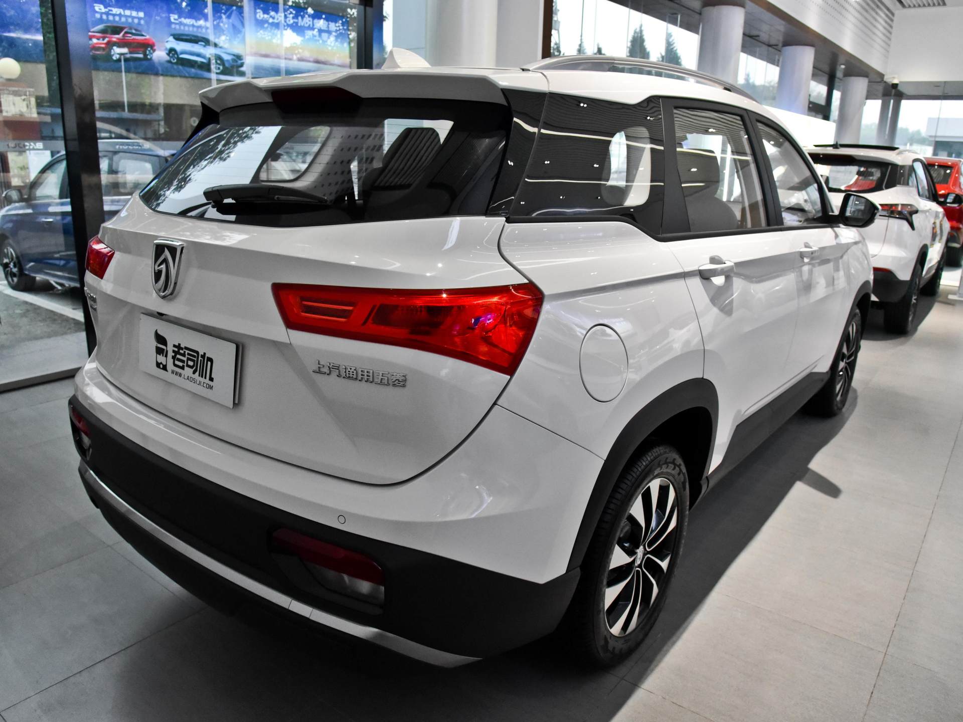 比它实惠的6座suv可没多少了,还是自动挡,带你看宝骏530