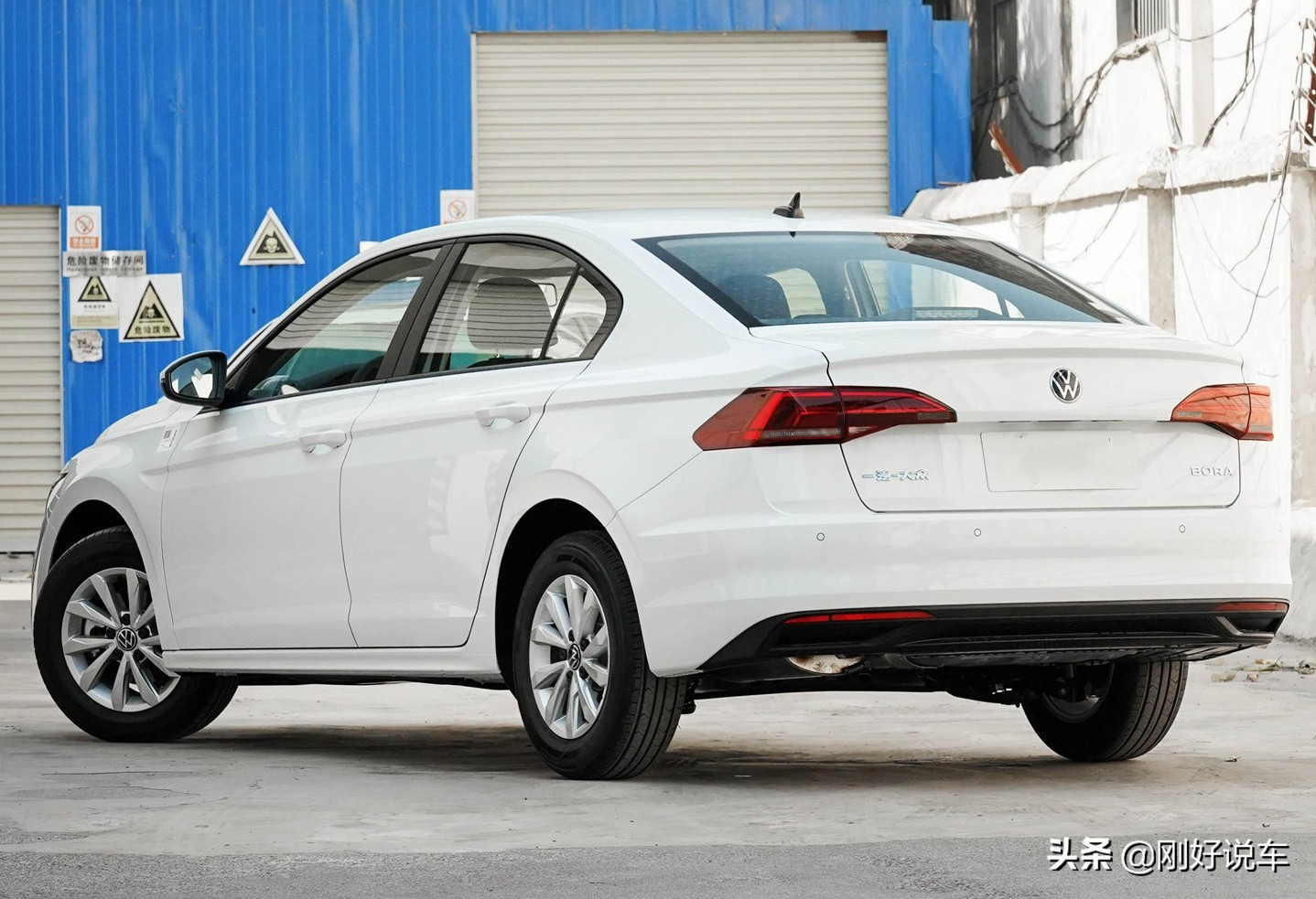 宝来传奇为什么比2021款宝来便宜,谁更值得买?