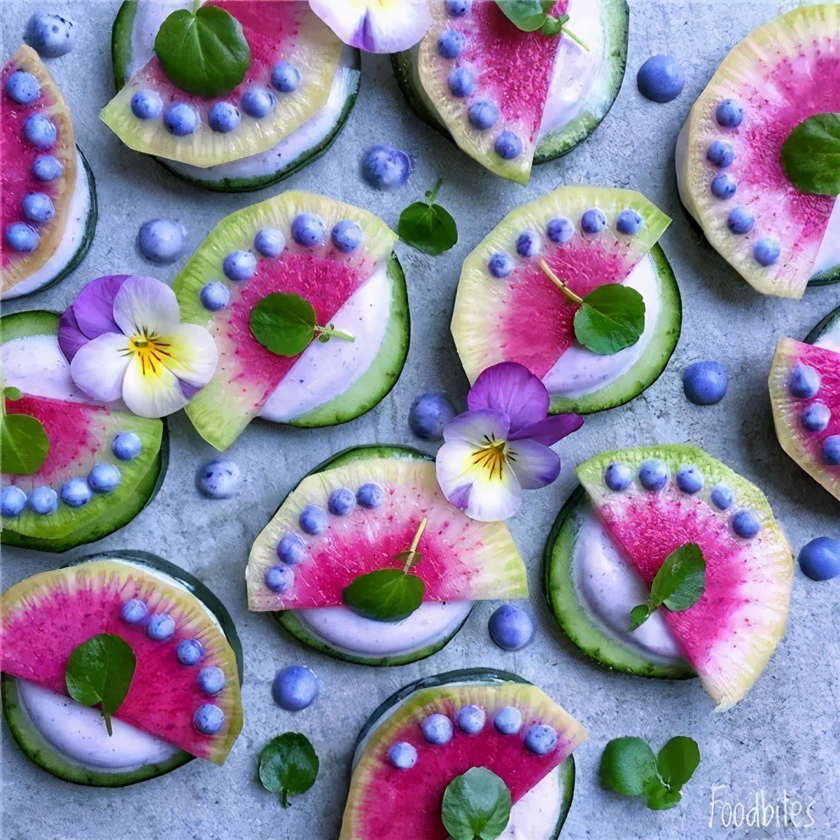 这些水果拼盘造型可爱,做法简单,非常适合小朋友操作哦