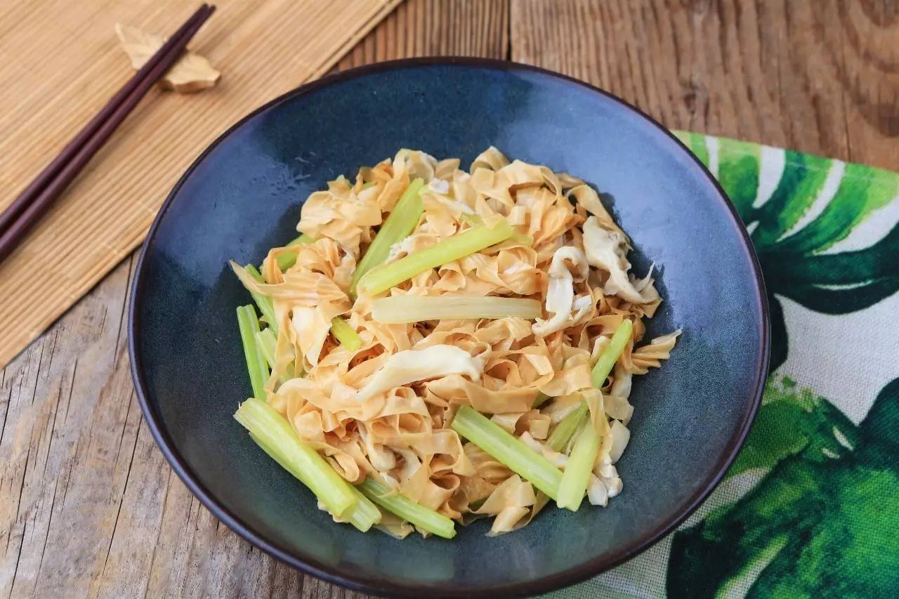 图片[4]-【葱爆豆皮炒鲜菇】做法步骤图  美味可口超下饭 一大盘不够吃-起舞食谱网