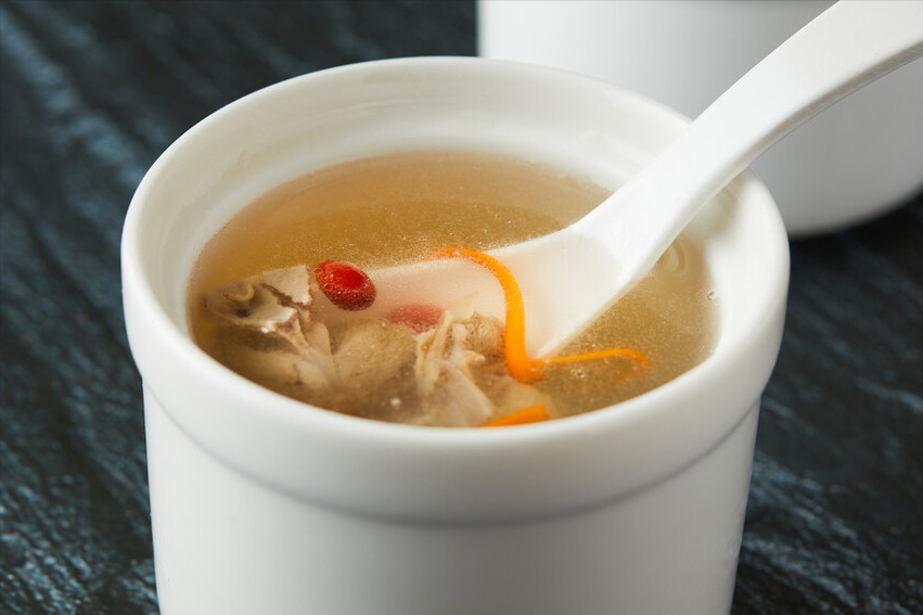 炖鸽子汤，要不要焯水？老师傅教你做法，汤鲜味美，营养不流失