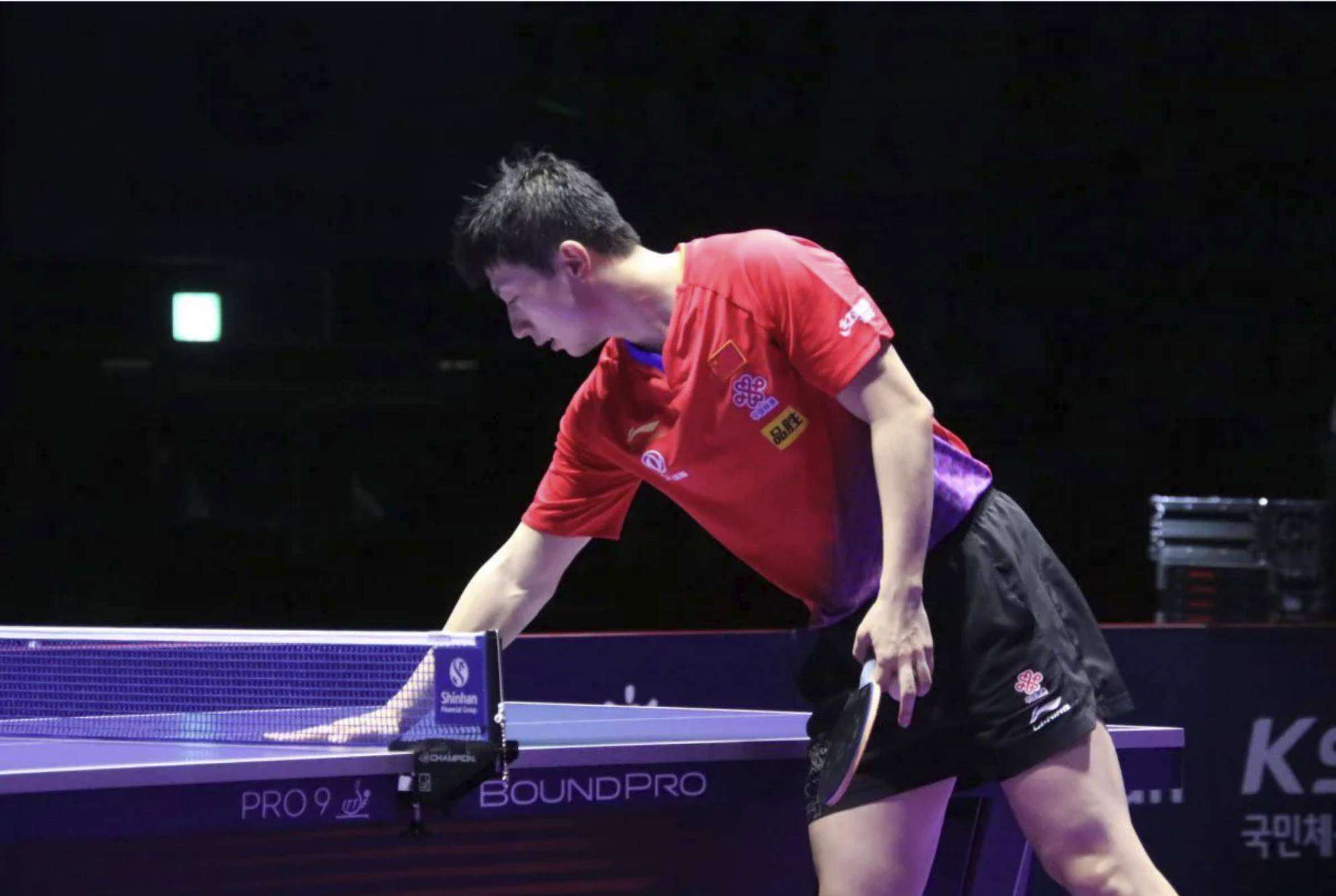 乒乓球手可以撑桌子吗(乒乓球战术细节揭秘:摸球台是个技术活 这是