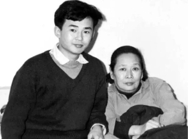 她是曾国藩的孙女，16岁成黄埔校花，18岁嫁叶剑英，官至正国级