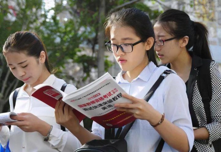 上大学有什么政策(大学生迎来4个新政策，缓解“就业难”的问题，家长可以放心了)