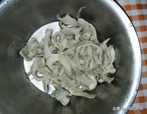 孜然面筋的做法（掌握这三个技巧面筋香辣过瘾）